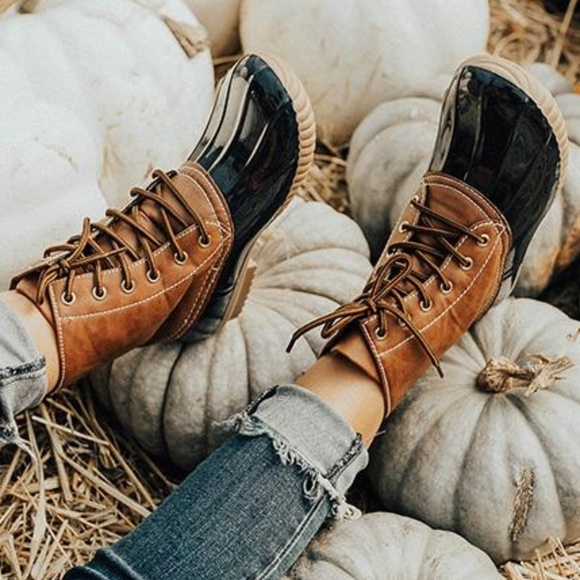 SHOPFOR_FUN BOUTIQUE Shoes - NEW**** LADIES DUCK BOOTS. BLACK